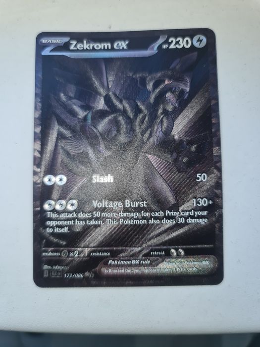 Vând  pokemon zekrom