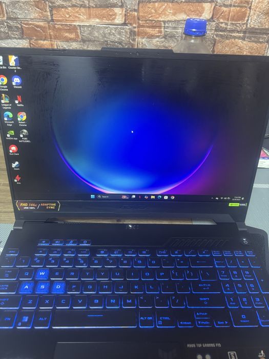 Laptop gaming ca nou! Model rar