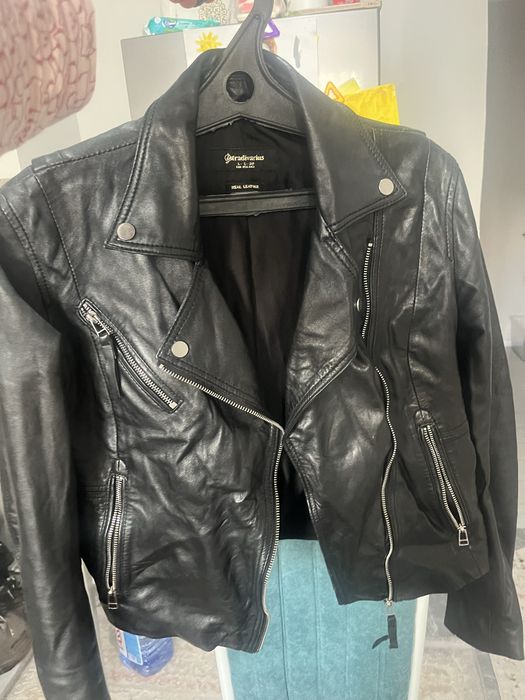 Женская кожаная куртка от бренда Stradivarius продам за 3000 тг