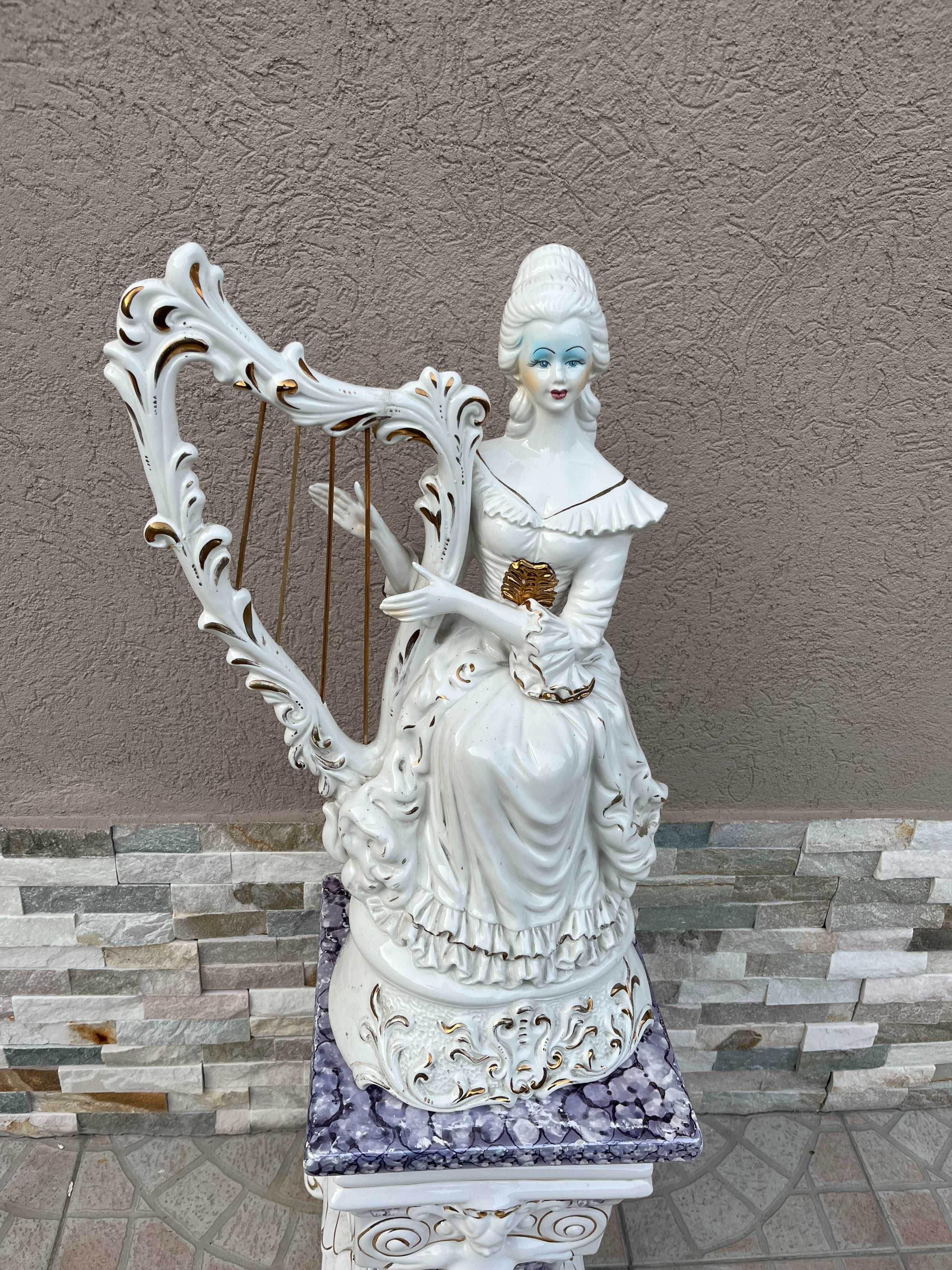 Deosebita statueta-Tanara contesa cantand la harpa-Italia