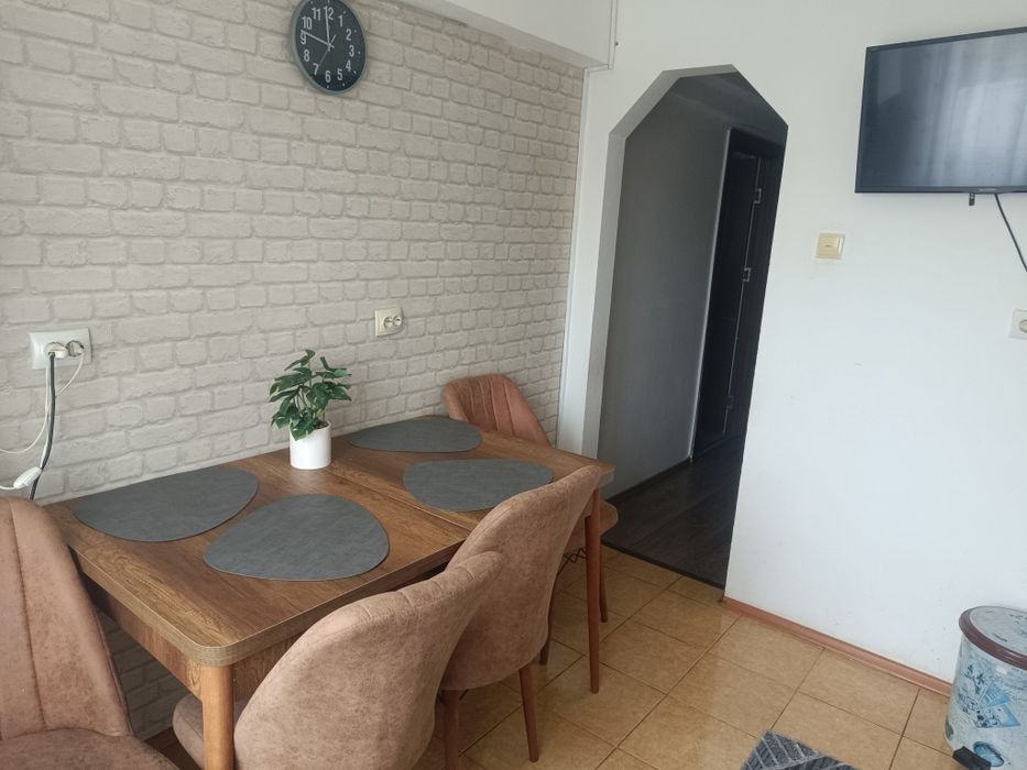 INCHIRIEZ APARTAMENT cu 3 camere in centru