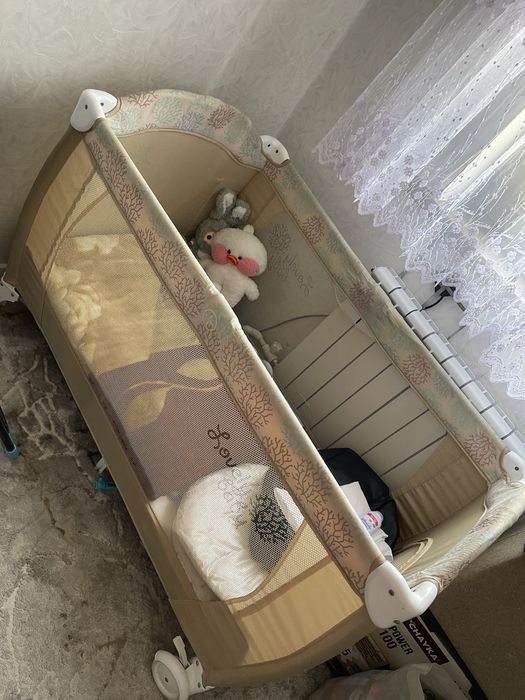 Манеж крават срочно сотилади