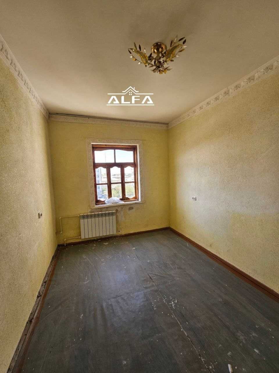 Buxoroda kvartira sotiladi 3 xonali 84m² 5-qavat.