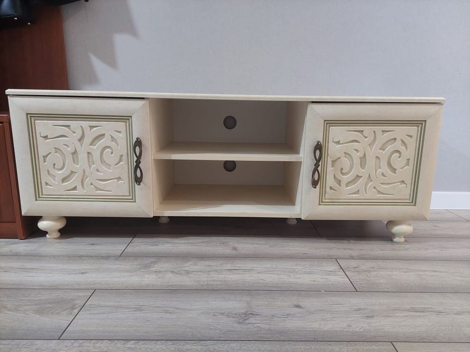 Продам тумбочку.