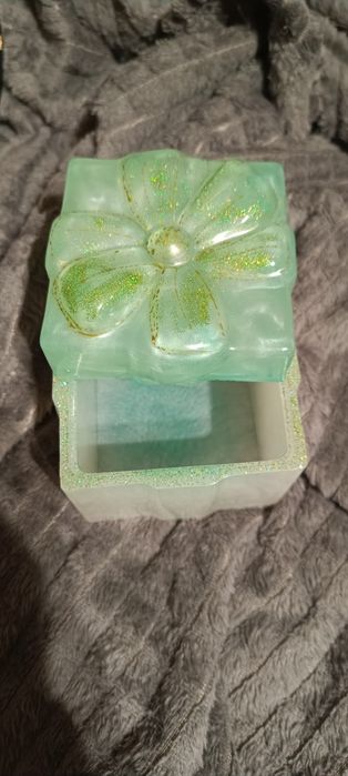 Голяма подаръчна кутия от епоксидна смола