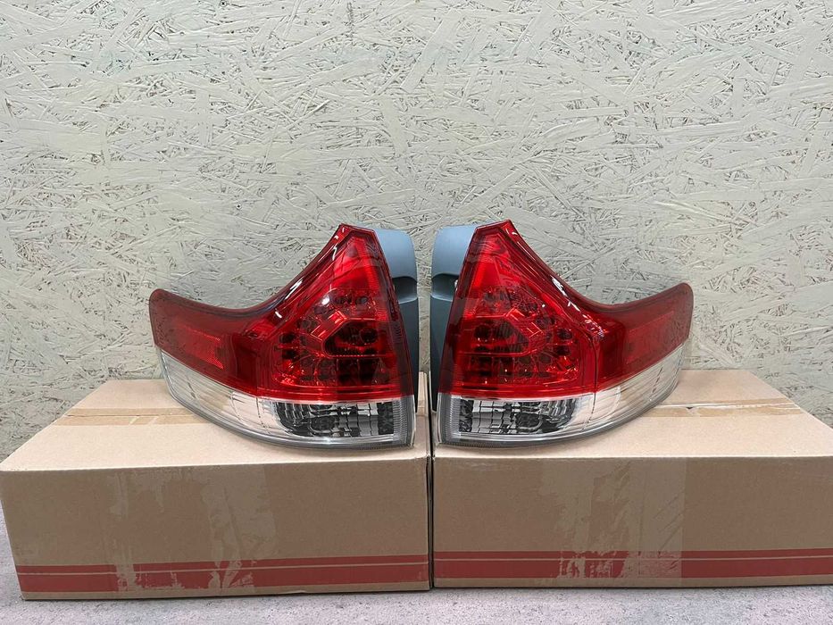 Задний фонарь на Сиенна Сиена  2010- / Toyota SIENNA 2014 гг