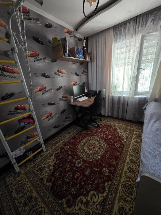 Продаётся 4-комнатная квартира в Юнусабаде, 4 квартал