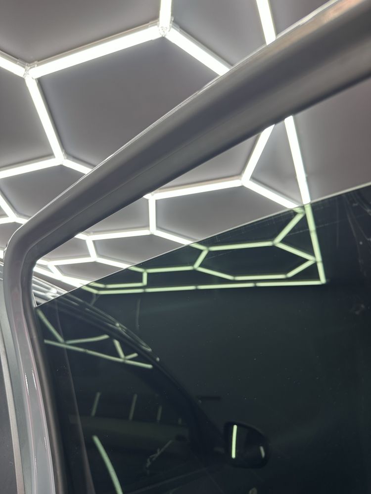 Montaj folie auto omologata rar, reparatii parbrize, polish faruri