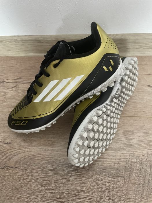 Vand ghete fotbal copii de la Adidas marime 36,37