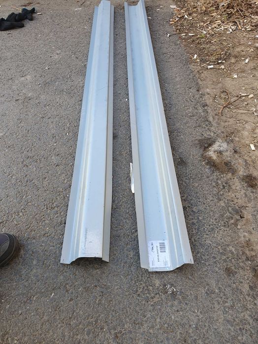 Vând pereche praguri noi pt. Fiat doblo  convenabil.