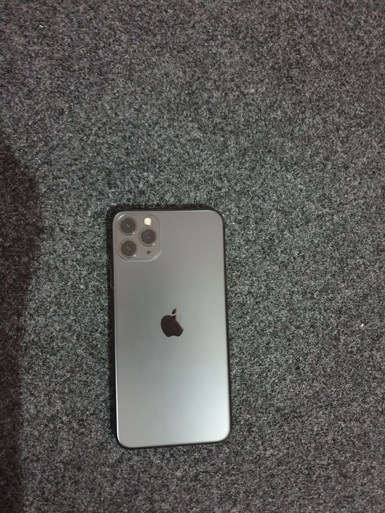 Iphone 11 pro max 256 GB. yomkiti 76%