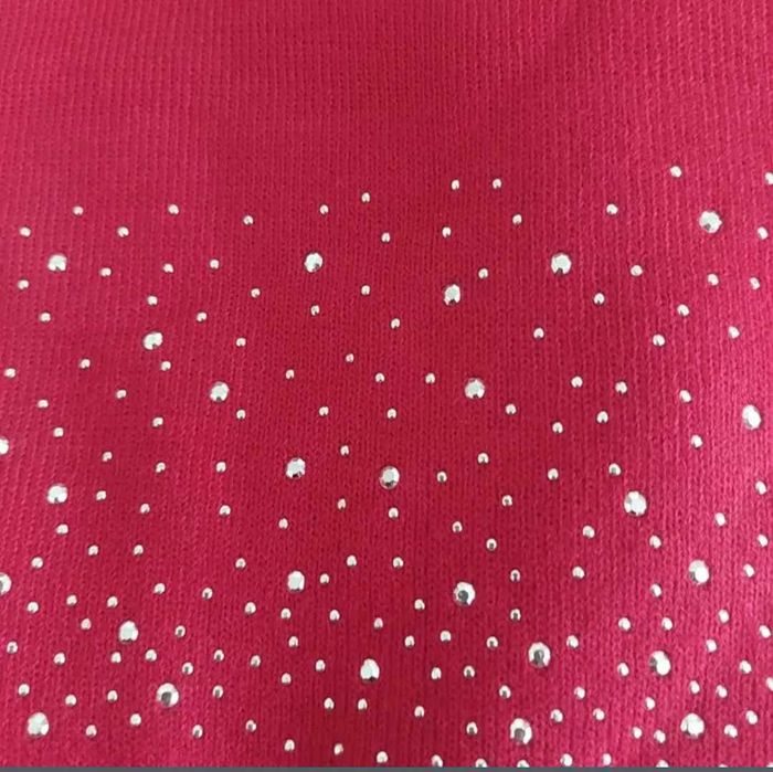 Fes dama visiniu cu strasuri