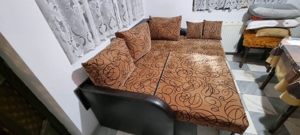 Разтегателен ъглов диван