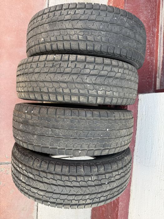 Продам комплект зимней резины Yokohama 225/70/16