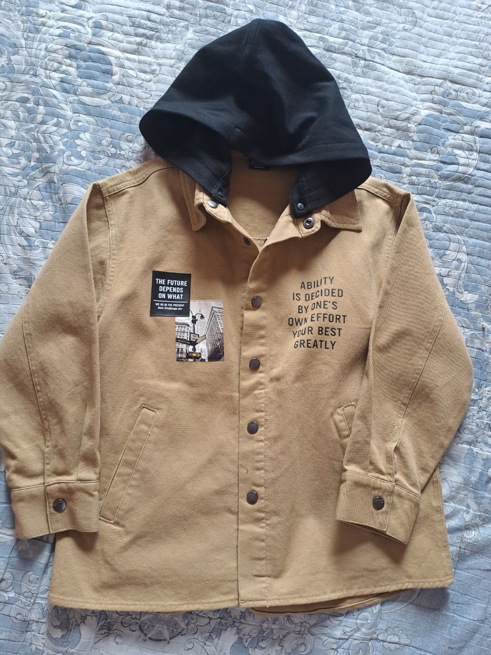 Продам фирменные куртки на мальчика размер хI,8-10лет