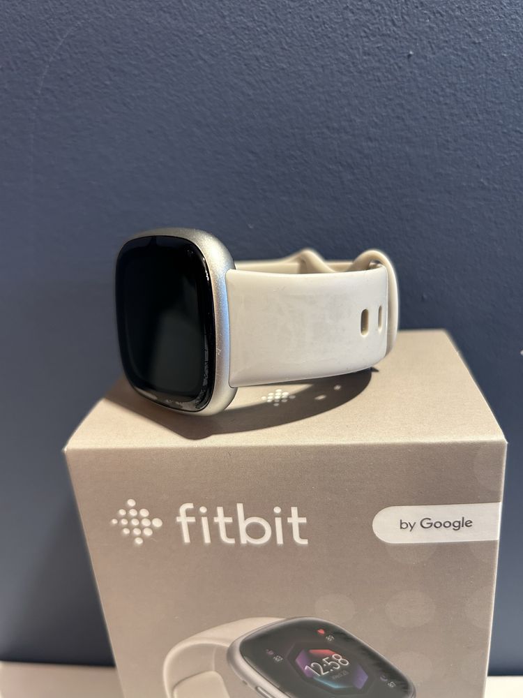 Смартчасовник Fitbit Sense 2