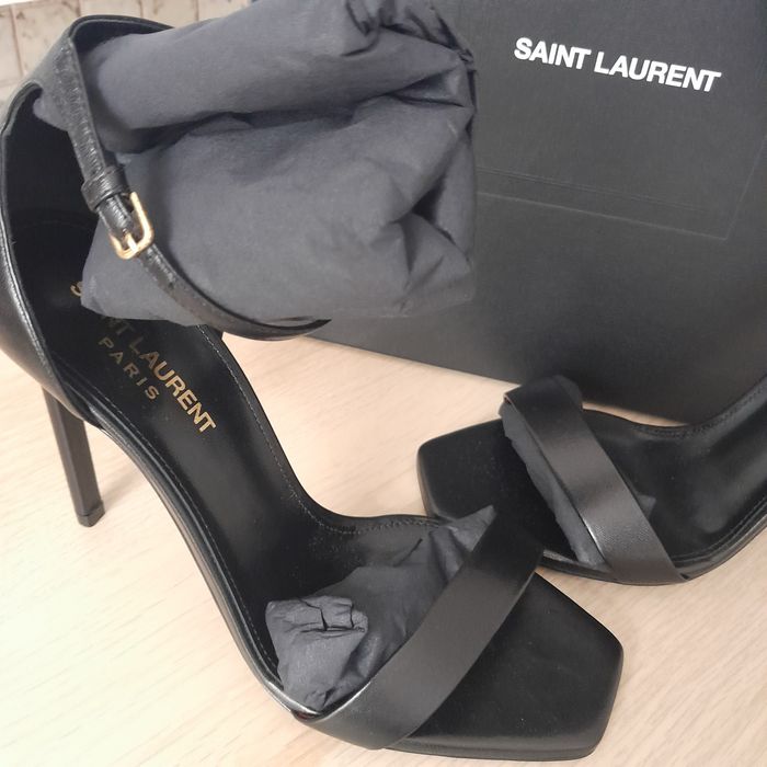 Yves Saint Laurent 38