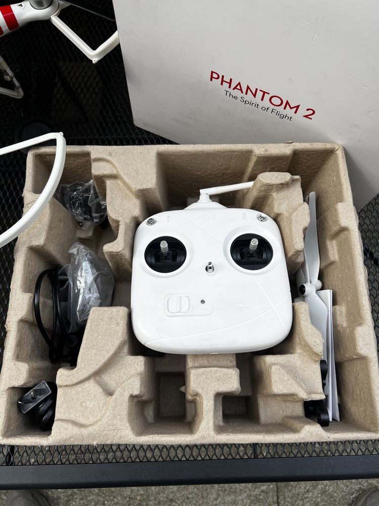 Drona DJI Phantom 2 cu stabilizator Zenmuse H3-3D