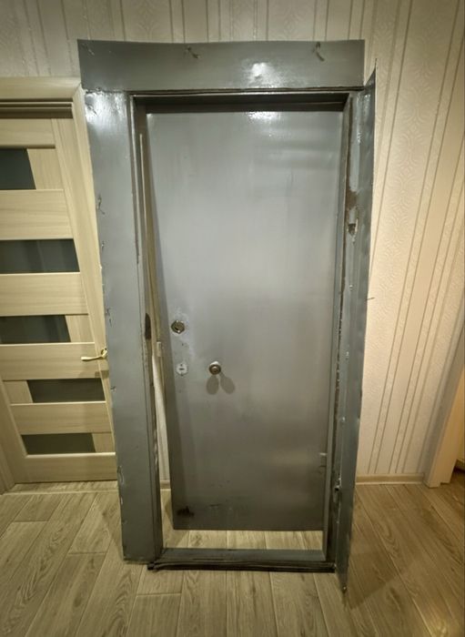 Дверь   железная