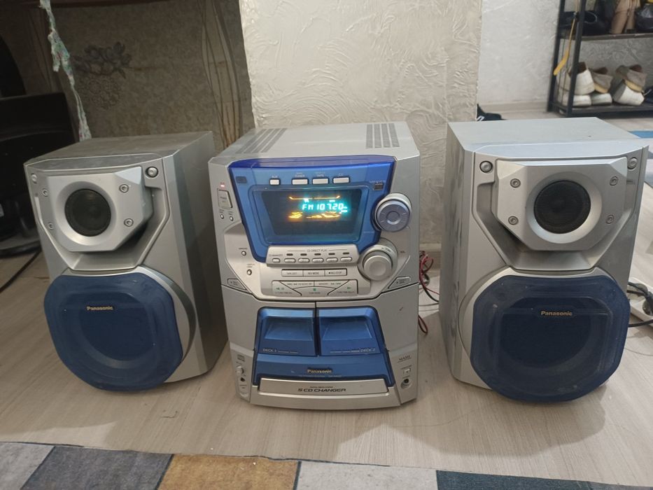 Музыкальный центр Panasonic.