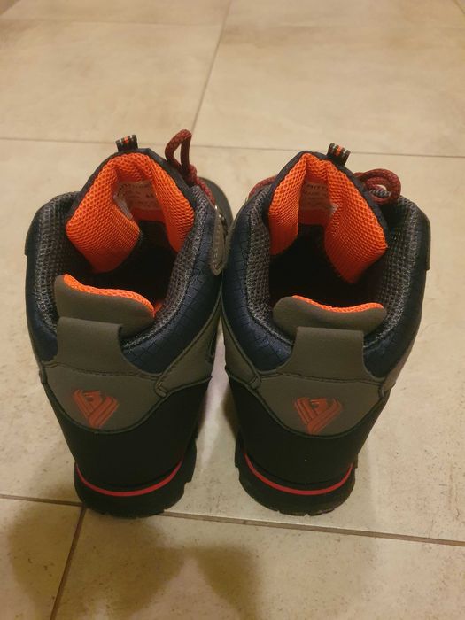 Високи зимни обувки