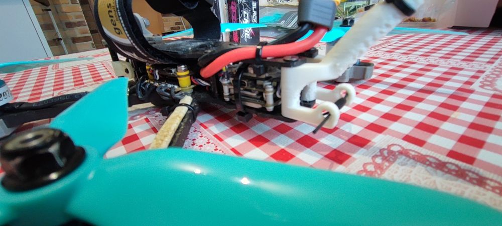 Продавам 5 inch FPV дрон 4s DJI