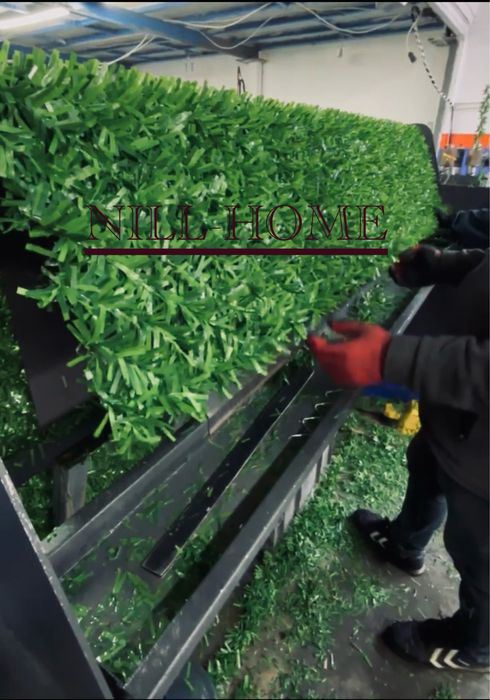 Поцинкована мрежа с декорация (изкуствена трева) 4 мм. Тел/40 мм. Око