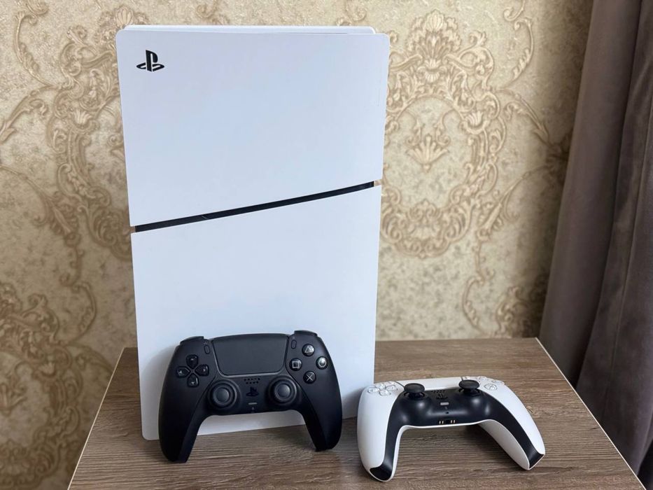 Playstaithon 5 почти новая
