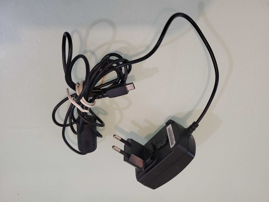 Incarcator auto / casa mini USB pt. telefon, camera de bord, DVD, etc.