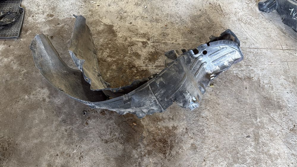 Передние Подкрылик Мазда Трибут