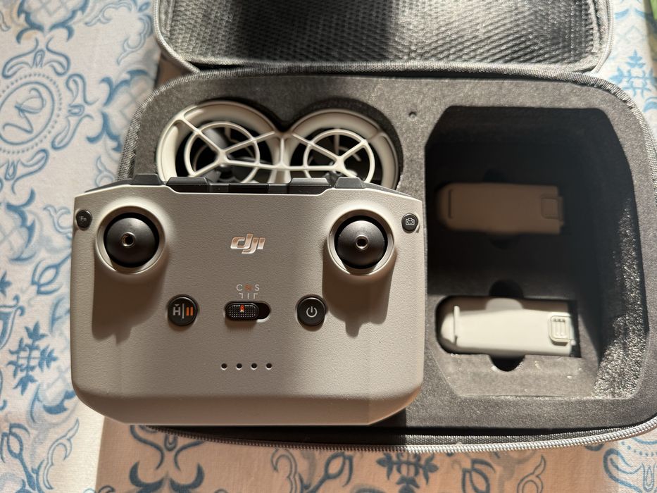 квадрокоптер DJI NEO