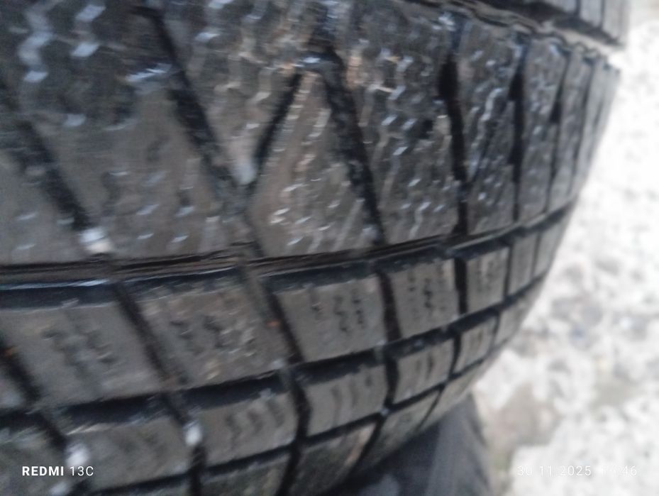 Продаётся комплект зимние шины
