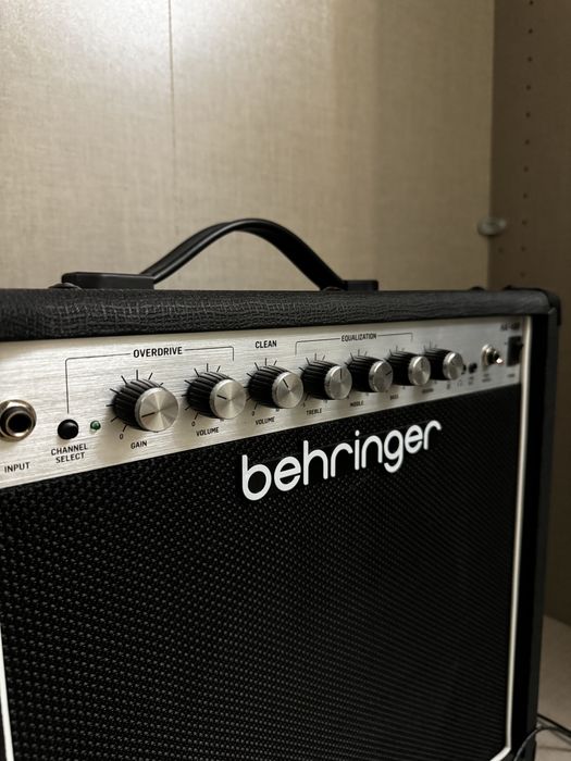 Amplificator Behringer + 2 pedale