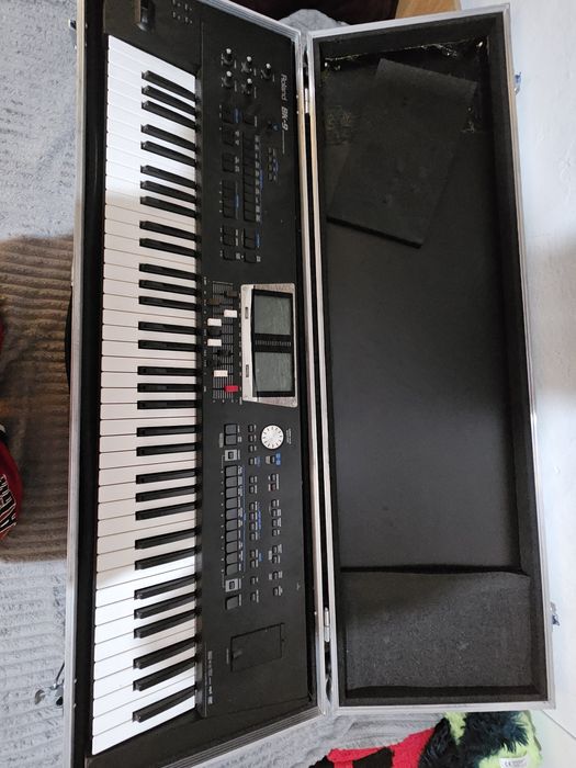 Roland BK 9 arata și funcționează foarte bine