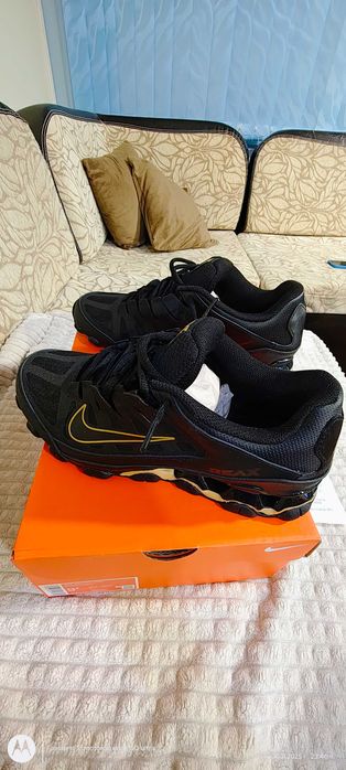 Продавам маратонки NIKE REAX