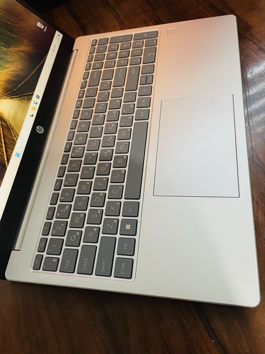 Hp core i3 yangi faqat karobkasi yuq