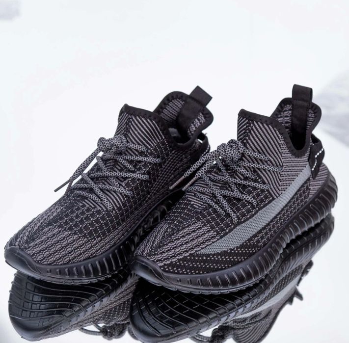 Yeezy 350v2 black