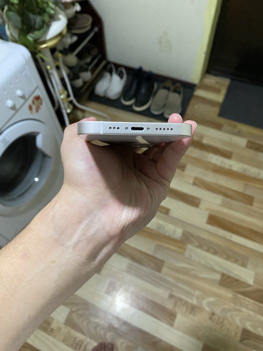 IPhone 13 white 128 gb