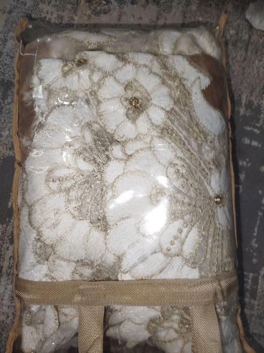 Дастурхон сотилади