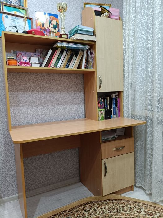 Столик для детской комнаты