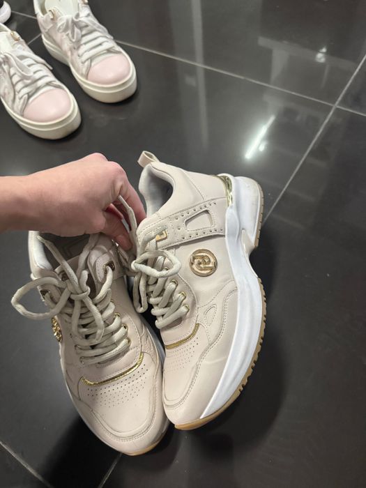 Обувки Guess тип Маратонка