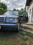 Mercedes 190D.