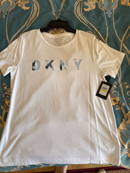 Tricouri dama noi cu etichete DKNY