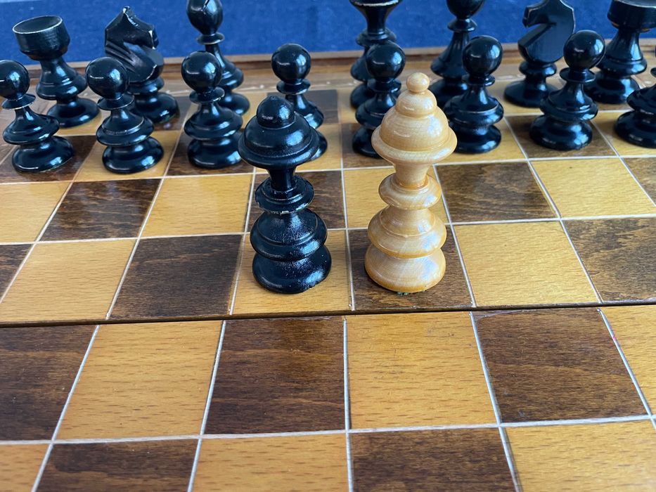 Set de sah Romanesc anii 70 varianta rara  export rege cu cruce