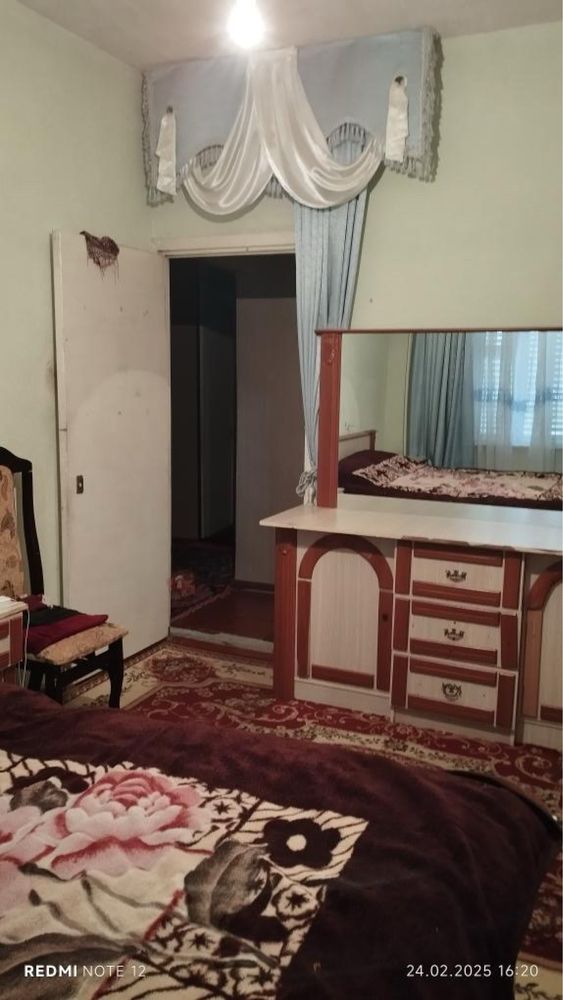 Srochna 3 xonali kvartira sotiladi 5 qavatli  dom 3 qavat