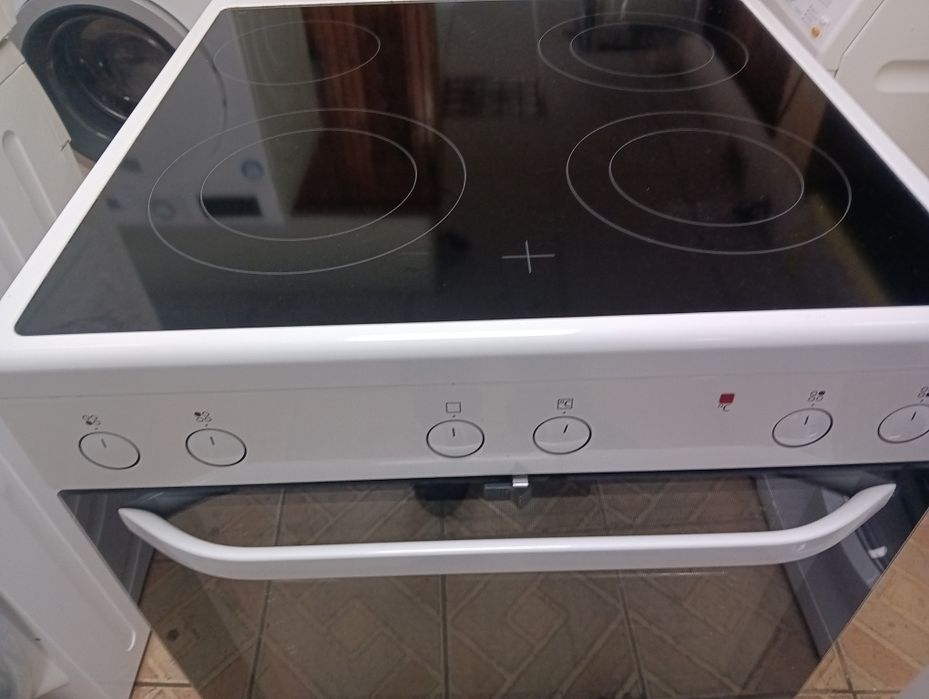 Свободно стояща печка с керамичен плот VOSS  2 години Гаранция!