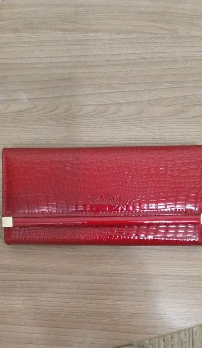 Продаётся женский кошелек