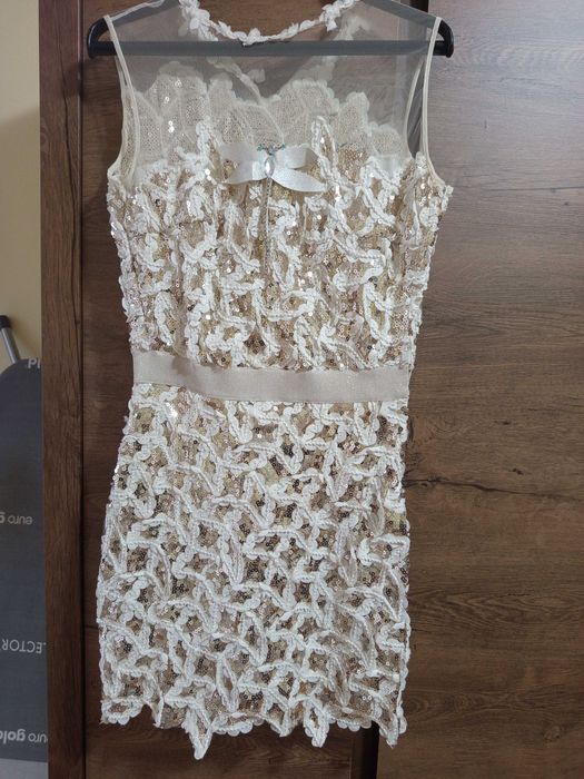 Официална рокля размер S