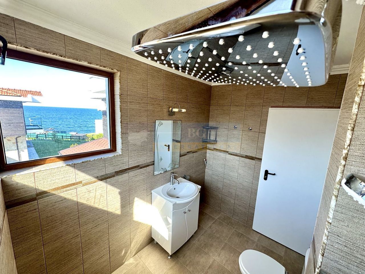 Продава се Къща в Черноморец - 240 кв.м за 2738 €/кв.м - Снимка #7