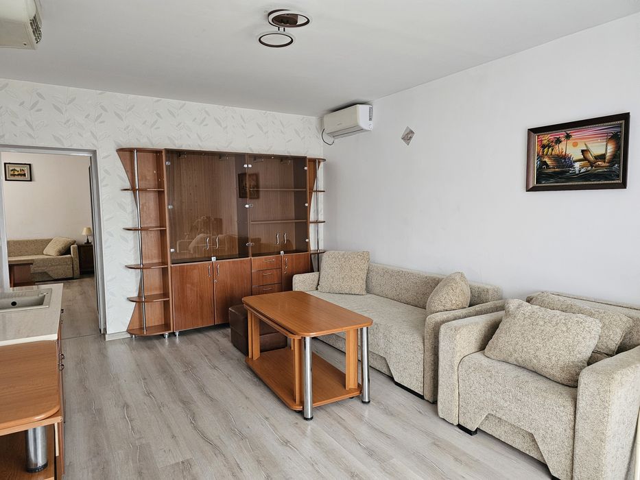 Închiriez spațiu comercial compus din 3 camere, 3 bai ,bucatarie